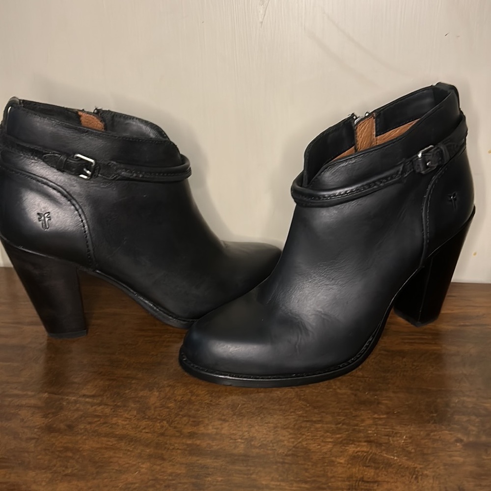 Frye Jenny Seam Blank Ankle Boots • SZ 8 - Picture 3 of 9